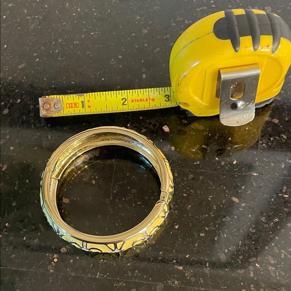 Elegant Yellow Enamel Bracelet with Silver Accents - Picture 2 of 5